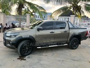 Toyota Hilux 2021 Green