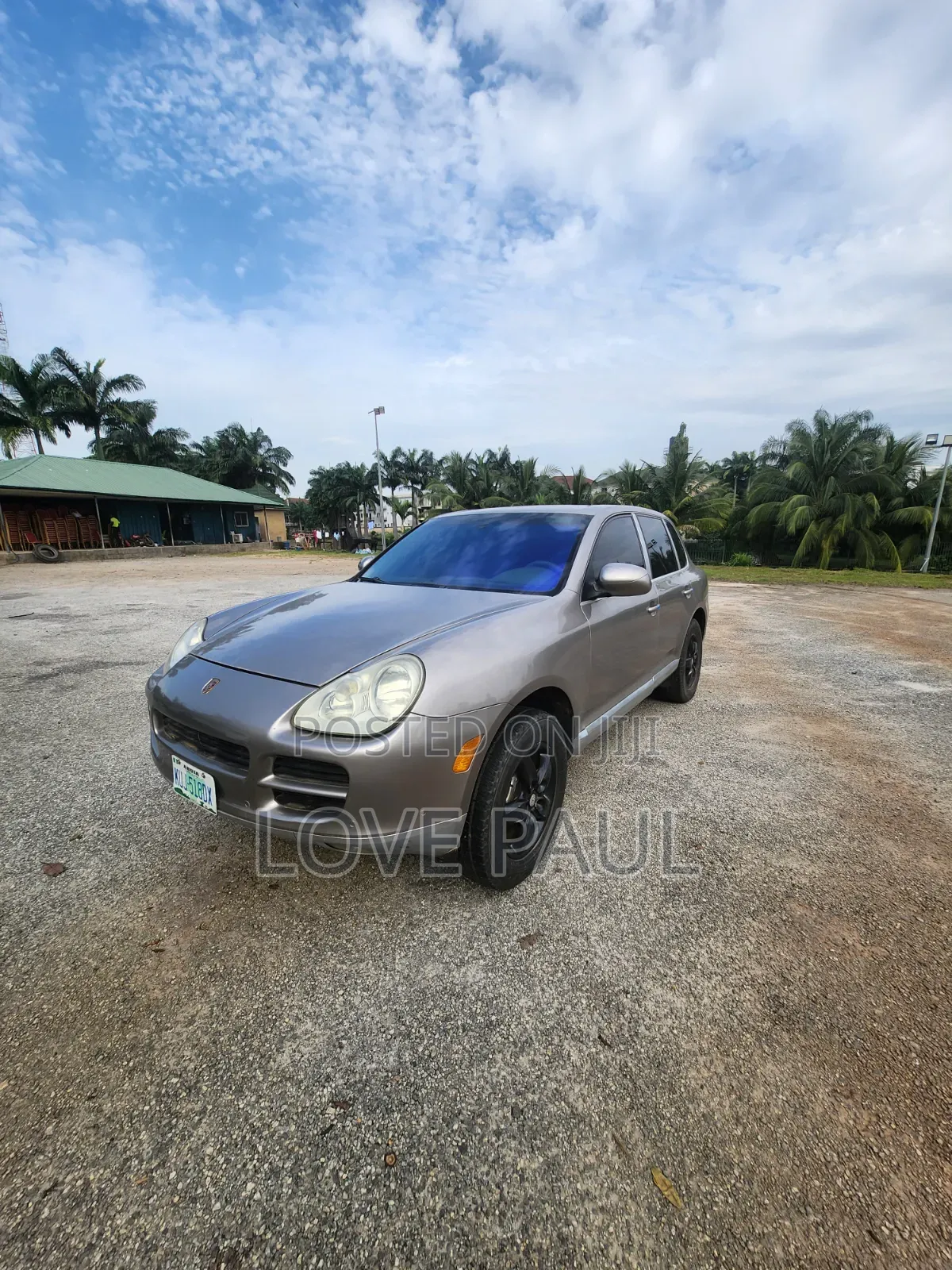 Porsche Cayenne 2011 Gold