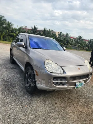 Porsche Cayenne 2011 Gold
