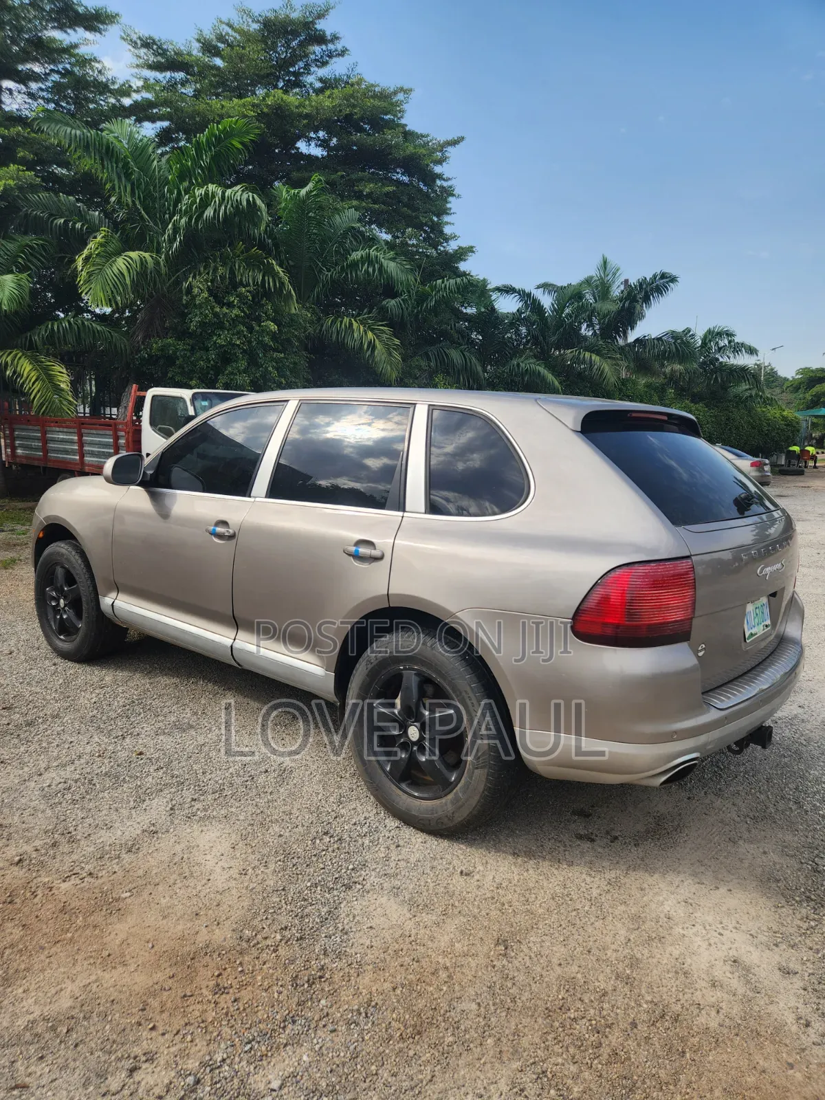 Porsche Cayenne 2011 Gold
