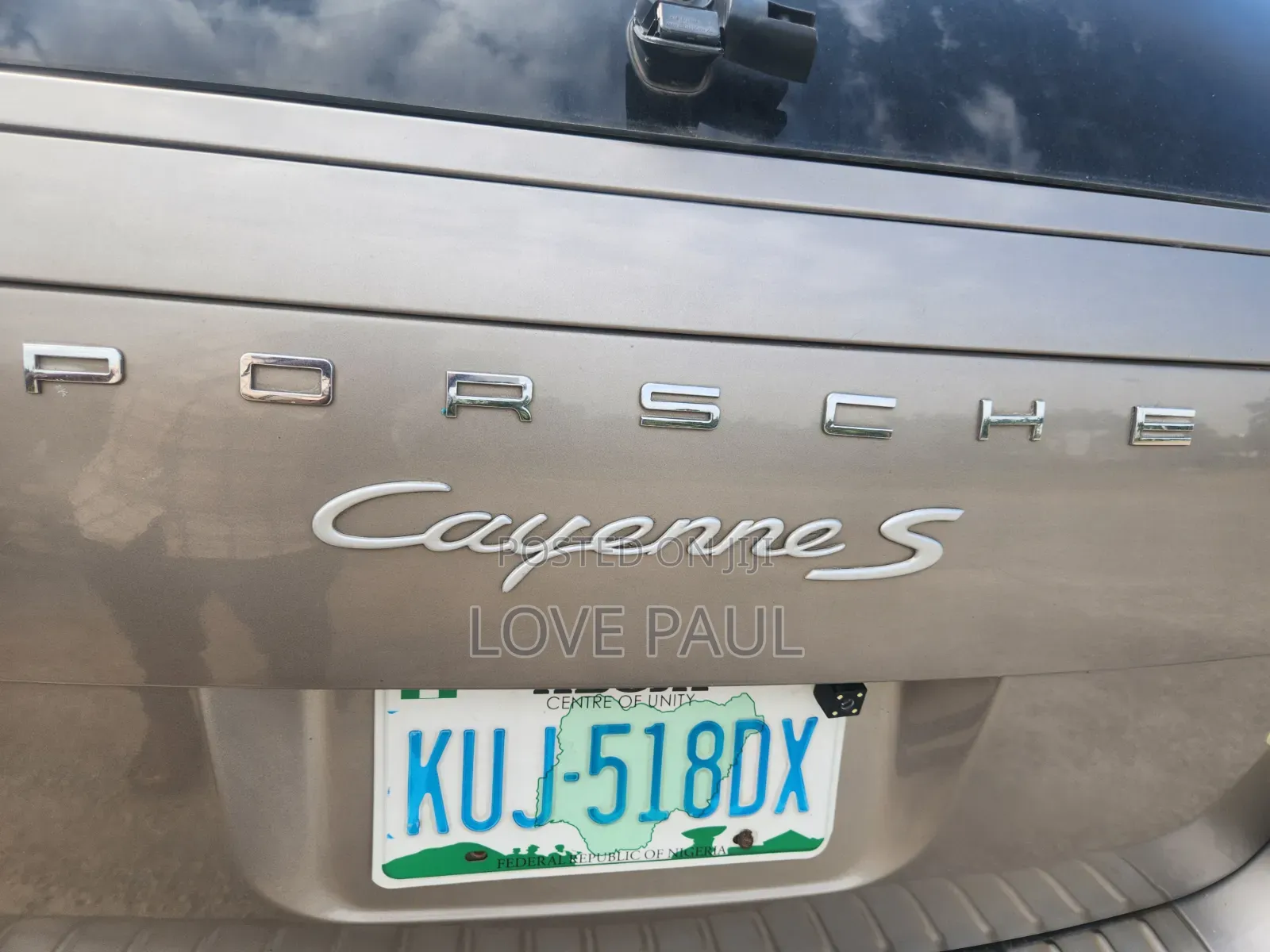 Porsche Cayenne 2011 Gold