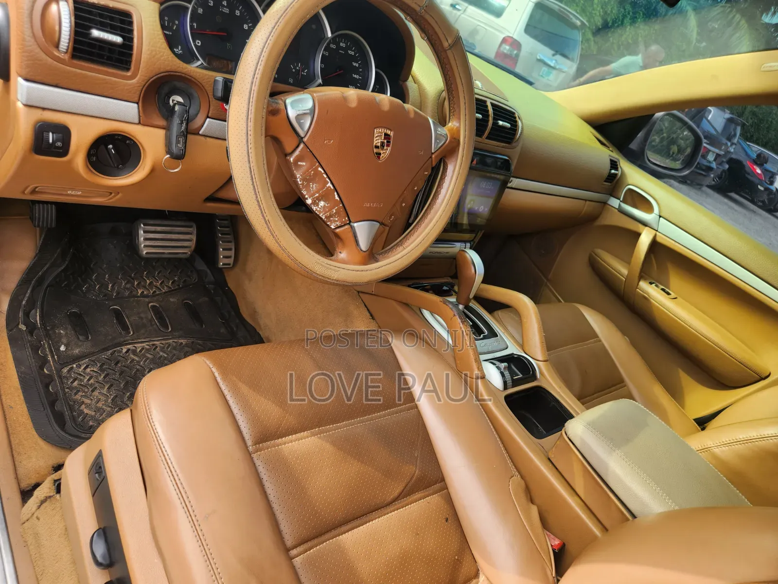 Porsche Cayenne 2011 Gold