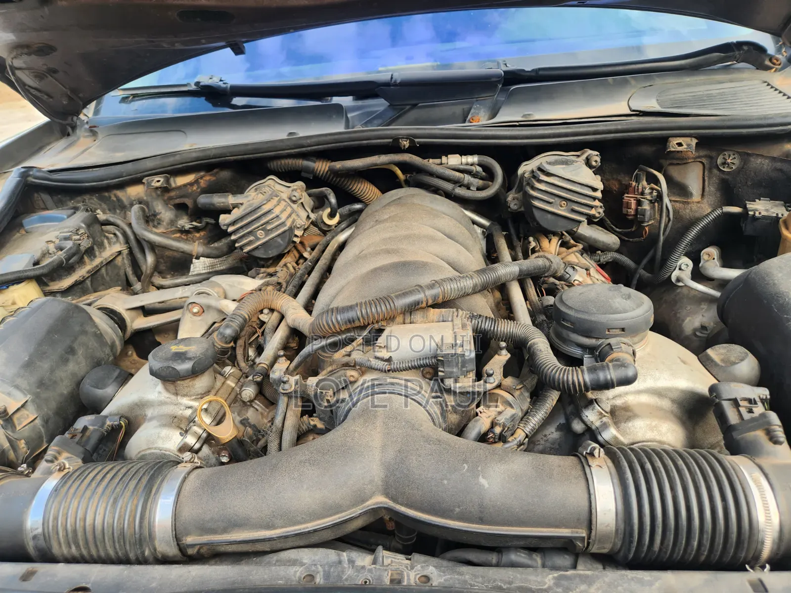 Porsche Cayenne 2011 Gold