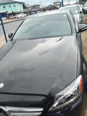 Mercedes-Benz C300 Luxury 4dr AWD 4Matic Sedan (2.0L 4cyl 7A) 2015