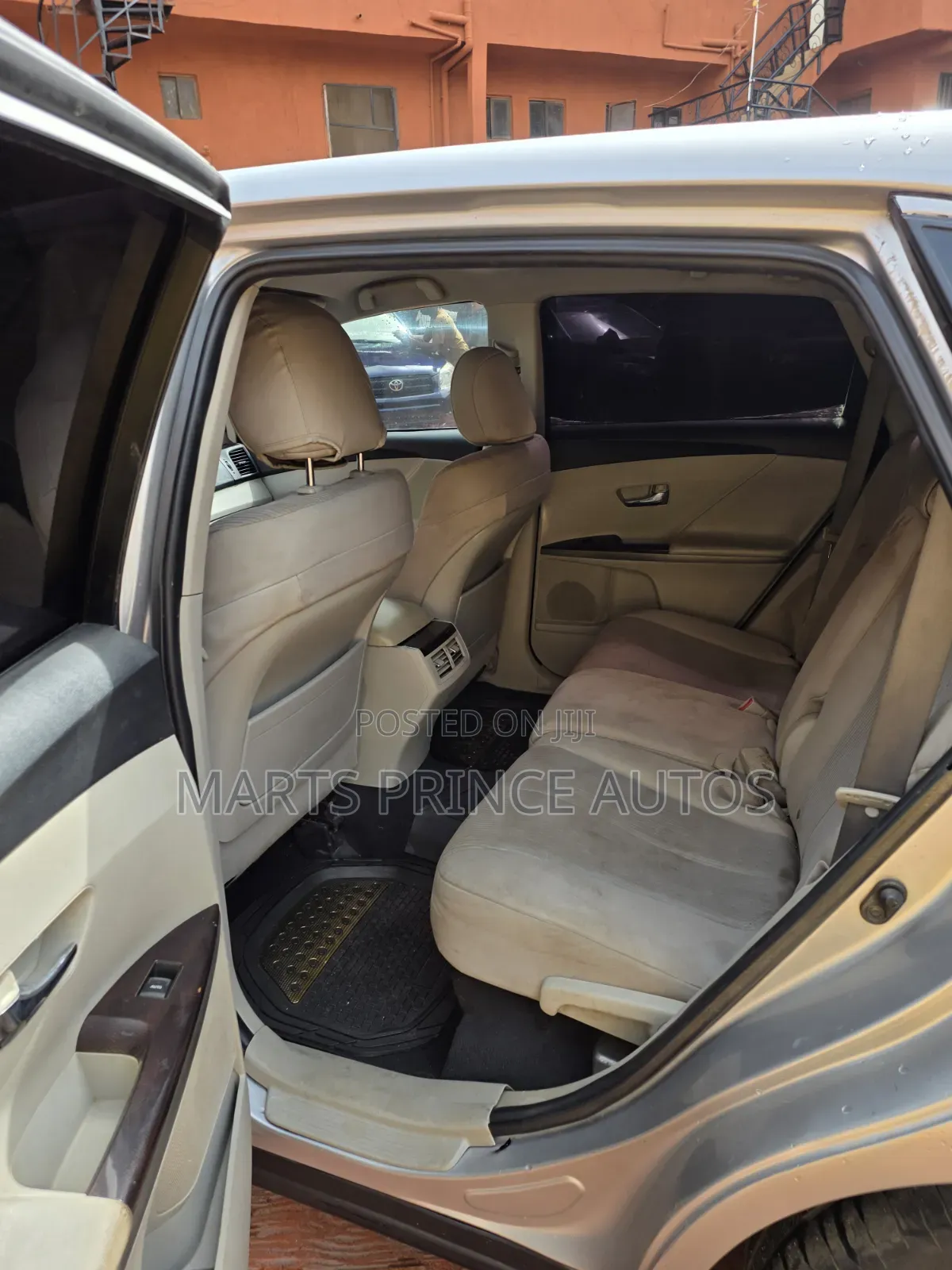 Toyota Venza LE 2012 Silver