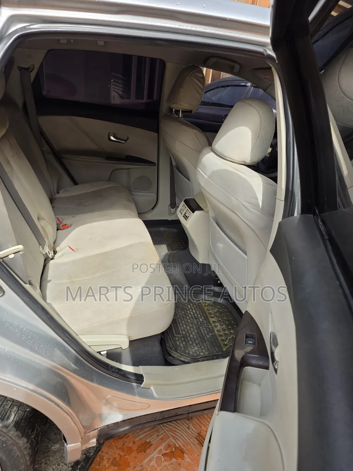 Toyota Venza LE 2012 Silver