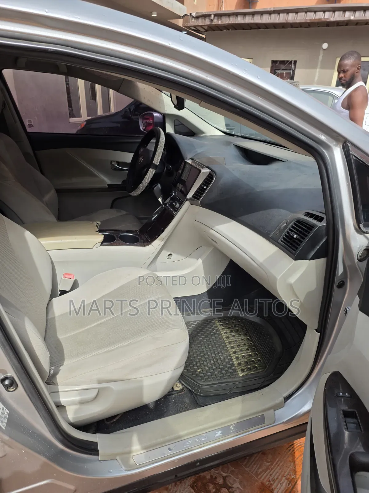 Toyota Venza LE 2012 Silver