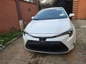 Toyota Corolla LE 2020 White