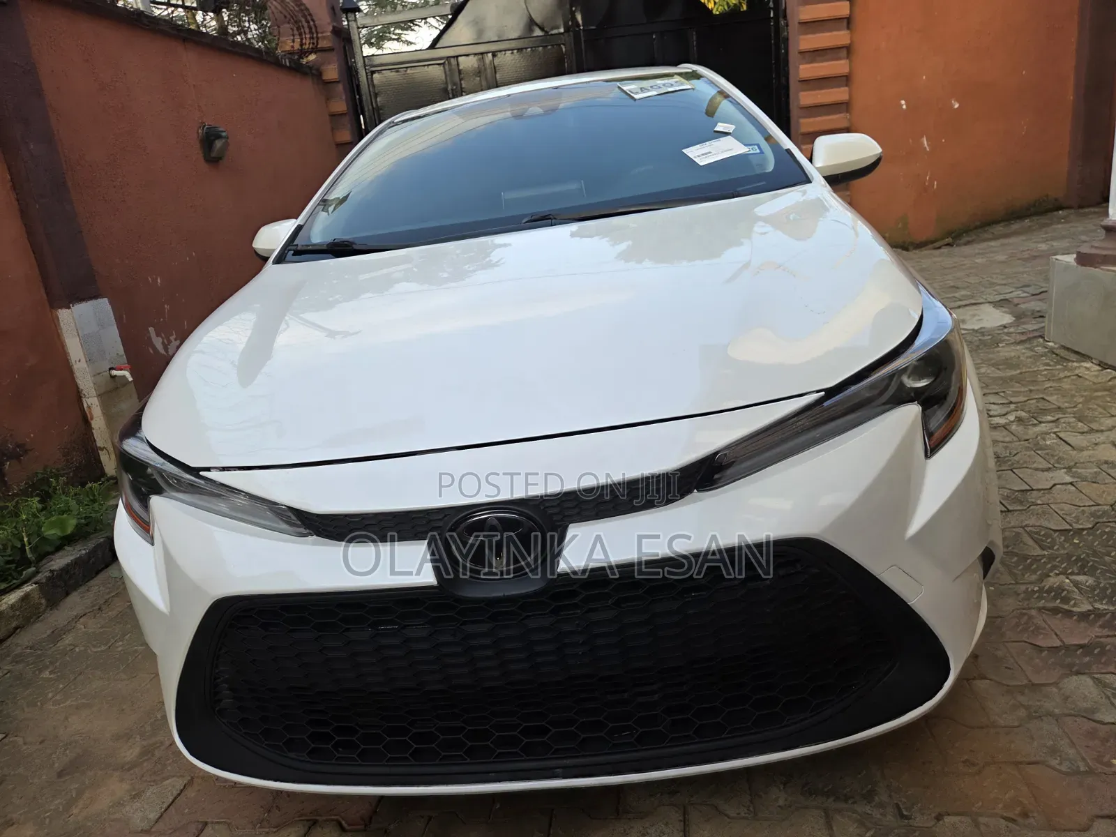 Toyota Corolla LE 2020 White