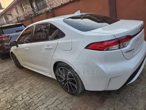 Toyota Corolla LE 2020 White