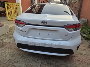 Toyota Corolla LE 2020 White