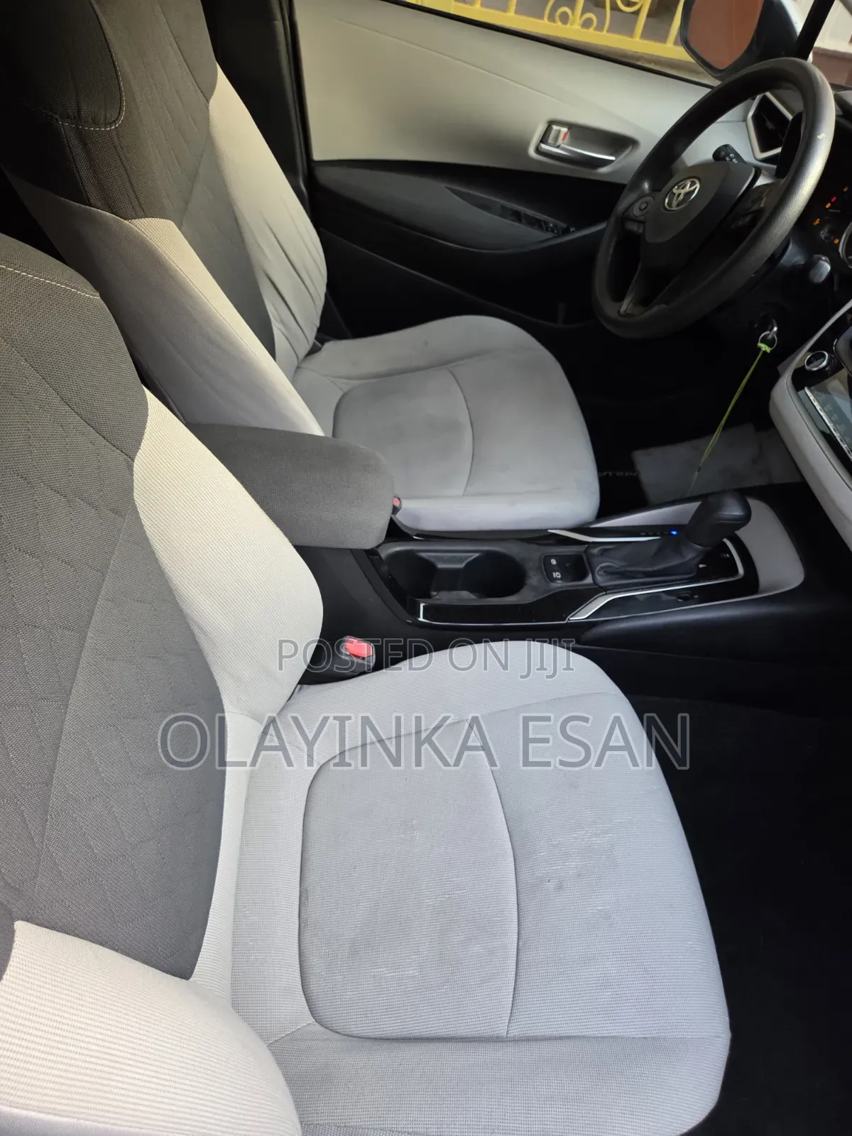 Toyota Corolla LE 2020 White