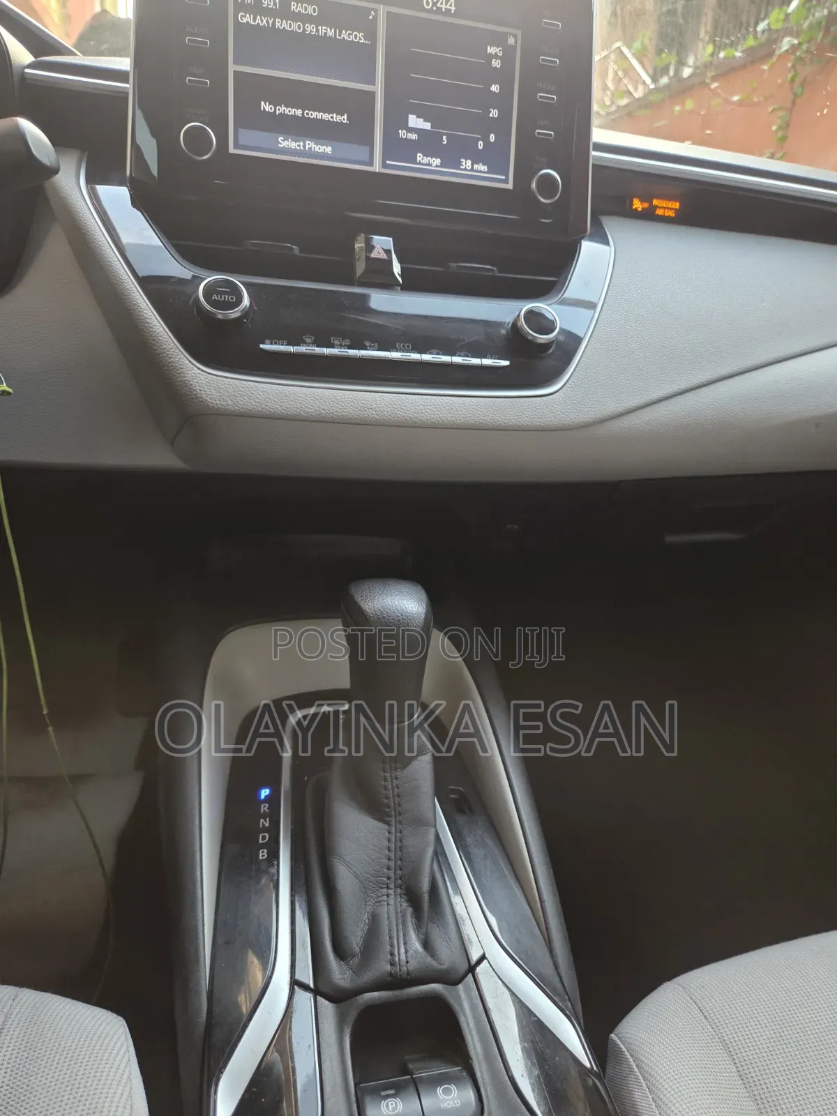 Toyota Corolla LE 2020 White