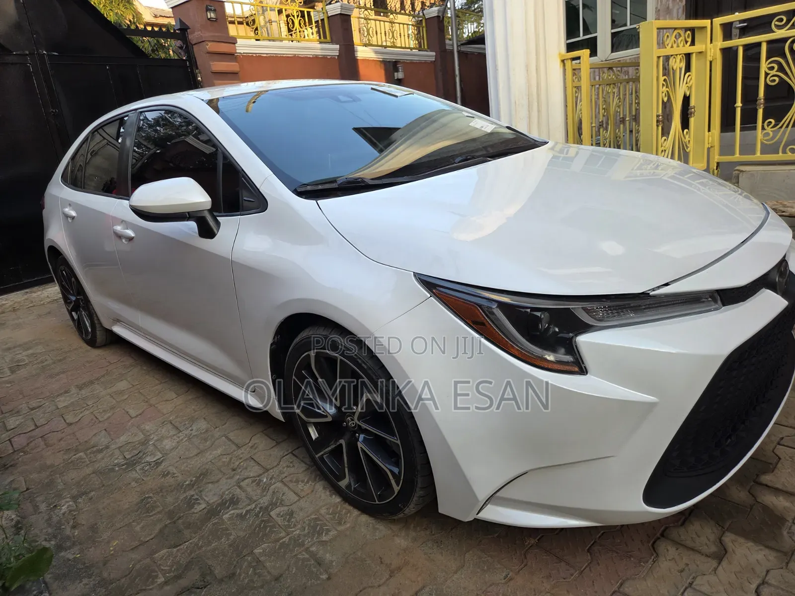 Toyota Corolla LE 2020 White