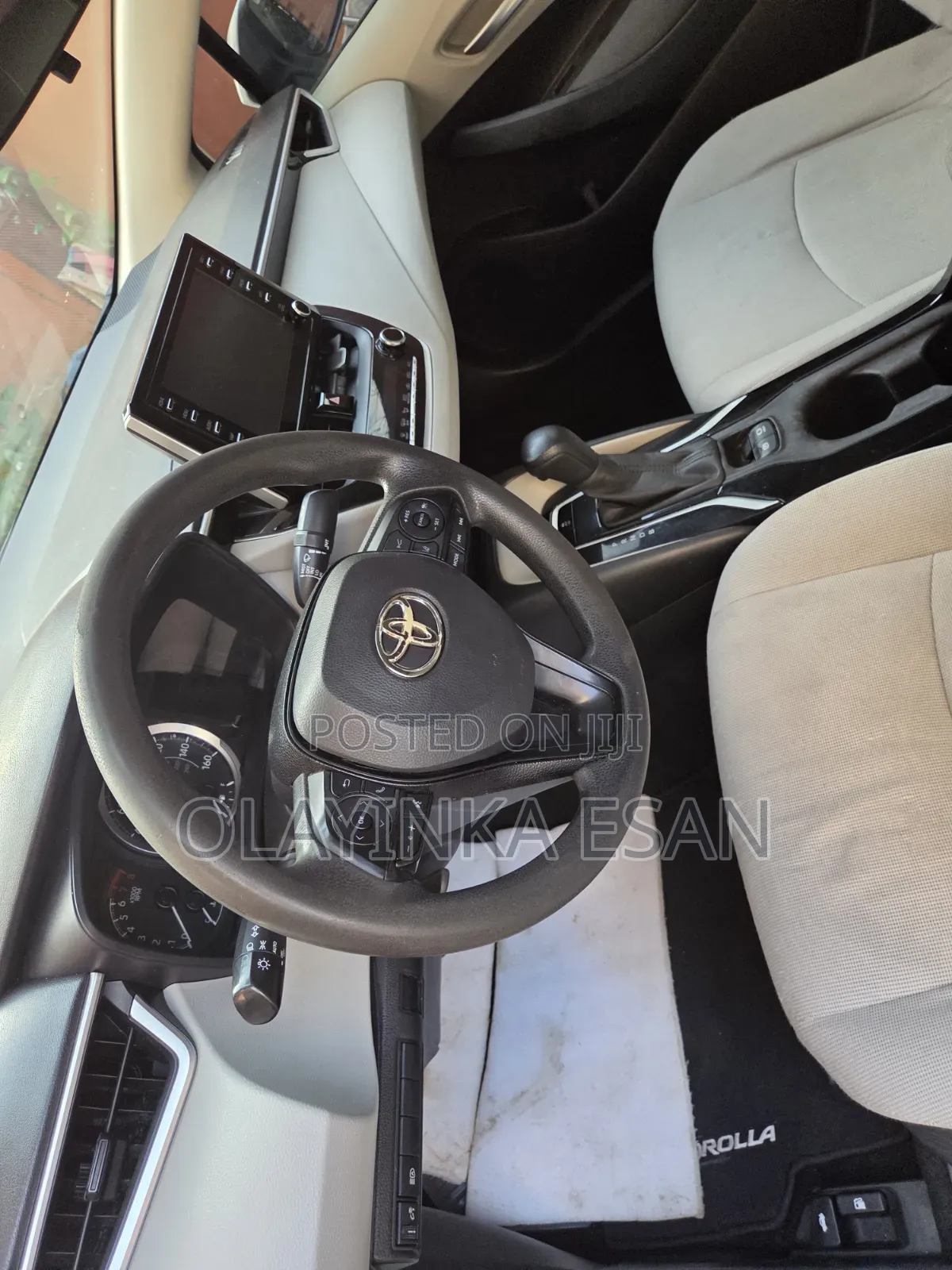Toyota Corolla LE 2020 White