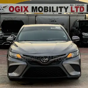 Toyota Camry SE FWD (2.5L 4cyl 8AM) 2018 Gray