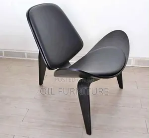 Luxury Modern Hans Wegner Shell Accent Chair – Black Leather & Wood