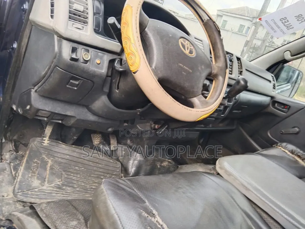Toyota HiAce 2011 Blue