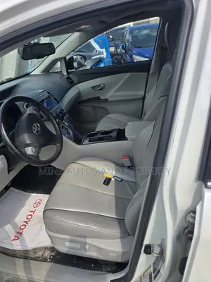 Toyota Venza V6 AWD 2011 White