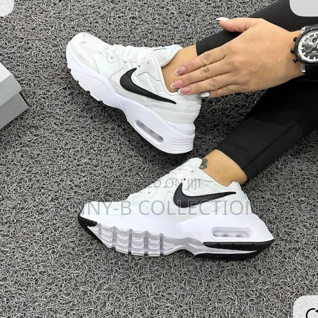White Nike Canvas