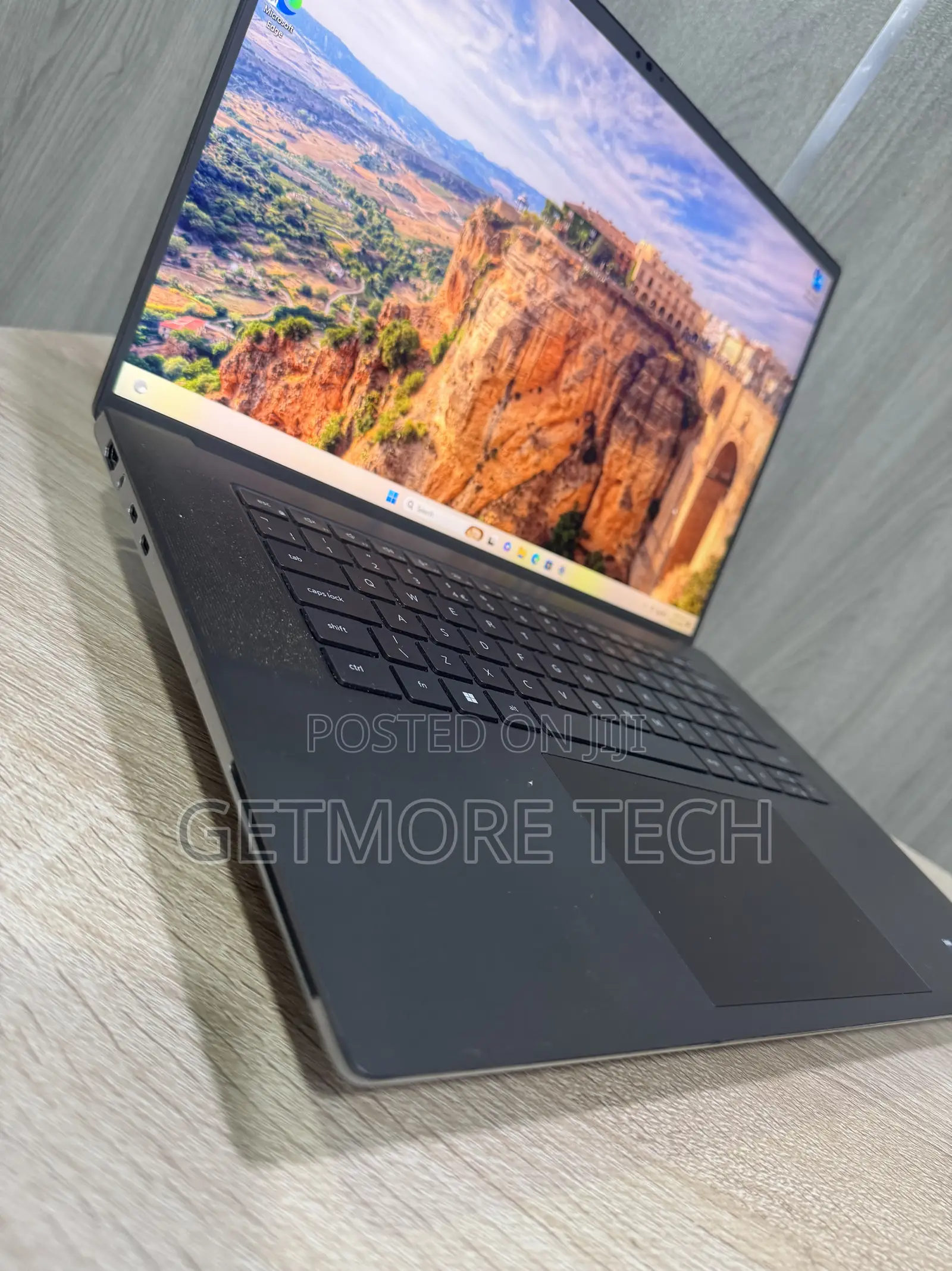 Laptop Dell Precision 5680 32GB Intel Core i9 SSD 512GB
