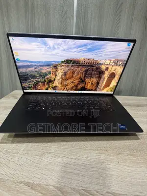 Laptop Dell Precision 5680 32GB Intel Core i9 SSD 512GB
