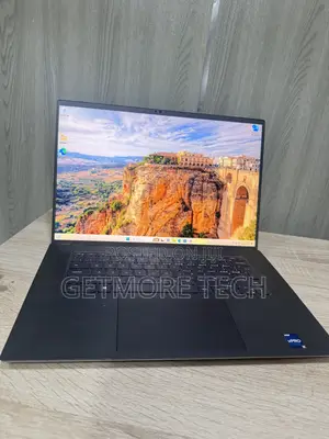 Laptop Dell Precision 5680 32GB Intel Core i9 SSD 512GB