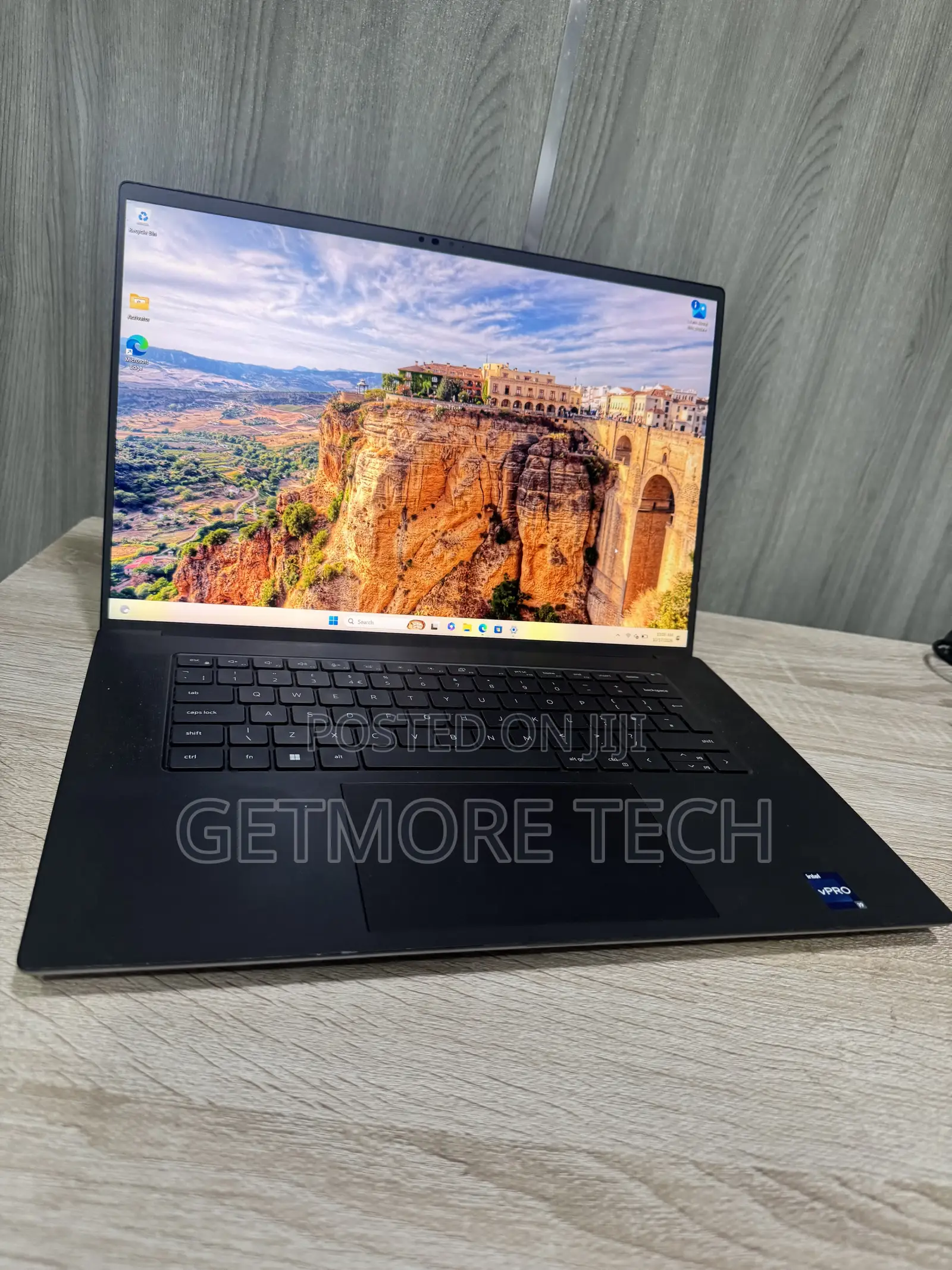 Laptop Dell Precision 5680 32GB Intel Core i9 SSD 512GB