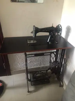Manual Sewing Machine With Butterfly Stand