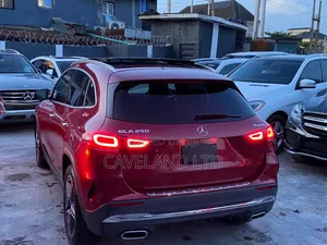 Mercedes-Benz GLA 250 2021 Red