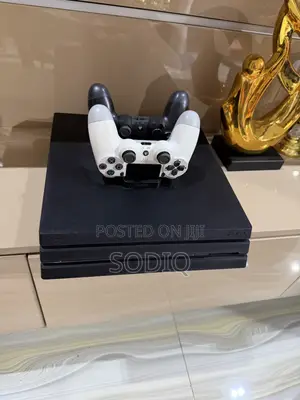 Uk Ps4 Pro(1 Terabytes)
