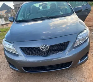 Toyota Corolla LE 4dr Sedan (1.8L 4cyl 4A) 2010 Gray