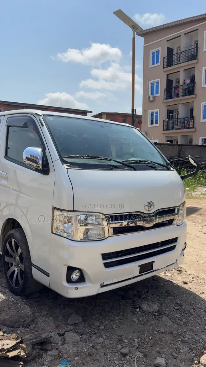 Toyota HiAce 2013 White
