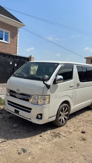 Toyota HiAce 2013 White