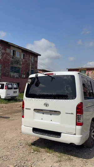Toyota HiAce 2013 White