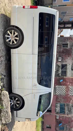 Toyota HiAce 2013 White