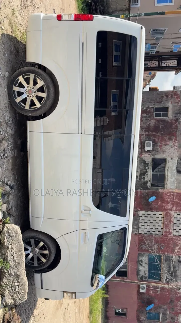 Toyota HiAce 2013 White