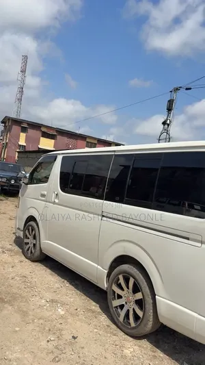 Toyota HiAce 2013 White