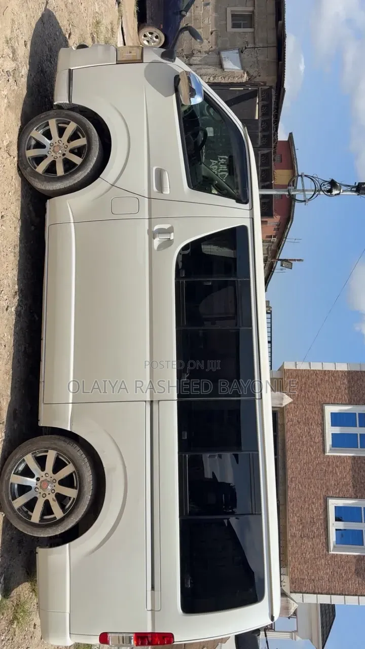 Toyota HiAce 2013 White