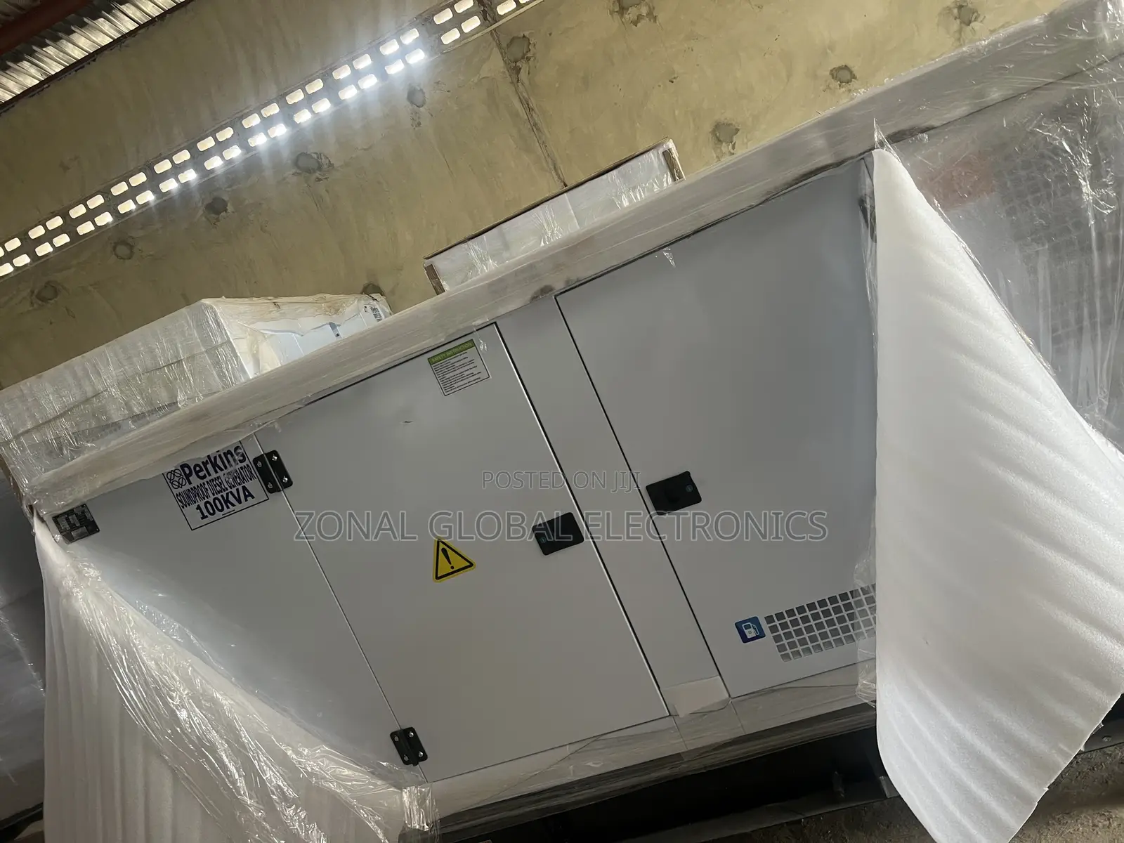 100Kva Perkins Soundproof Diesel Generator 100% Copper Coil
