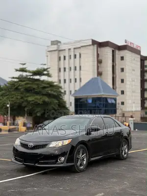 Toyota Camry SE 4dr Sedan (2.5L 4cyl 6A) 2014 Gray