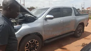 Toyota Hilux 2025 Gray