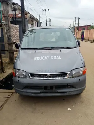 Toyota HiAce 2010