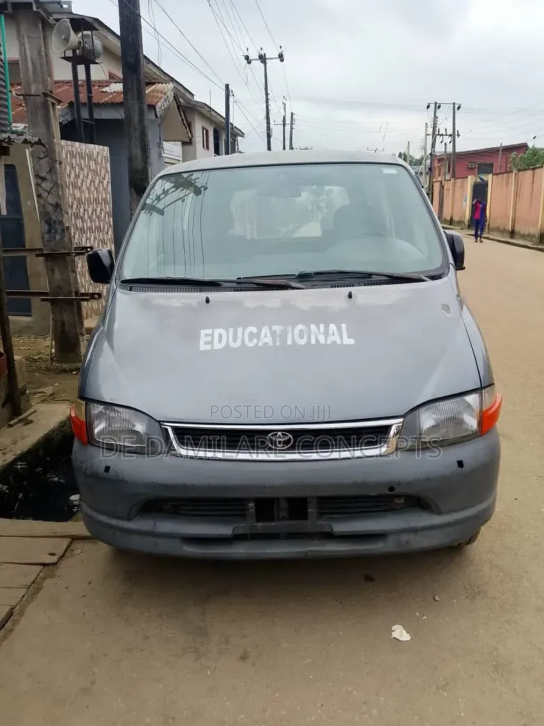 Toyota HiAce 2010