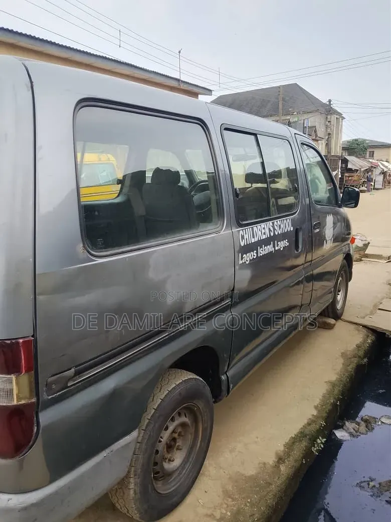 Toyota HiAce 2010