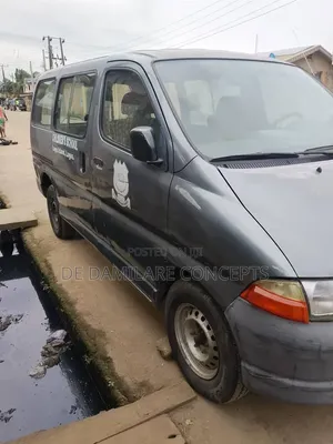 Toyota HiAce 2010