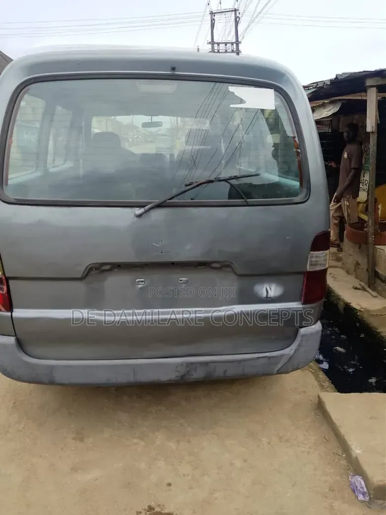 Toyota HiAce 2010