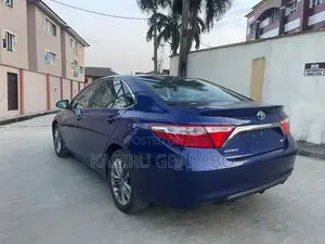 Toyota Camry SE 4dr Sedan (2.5L 4cyl 6A) 2015 Blue