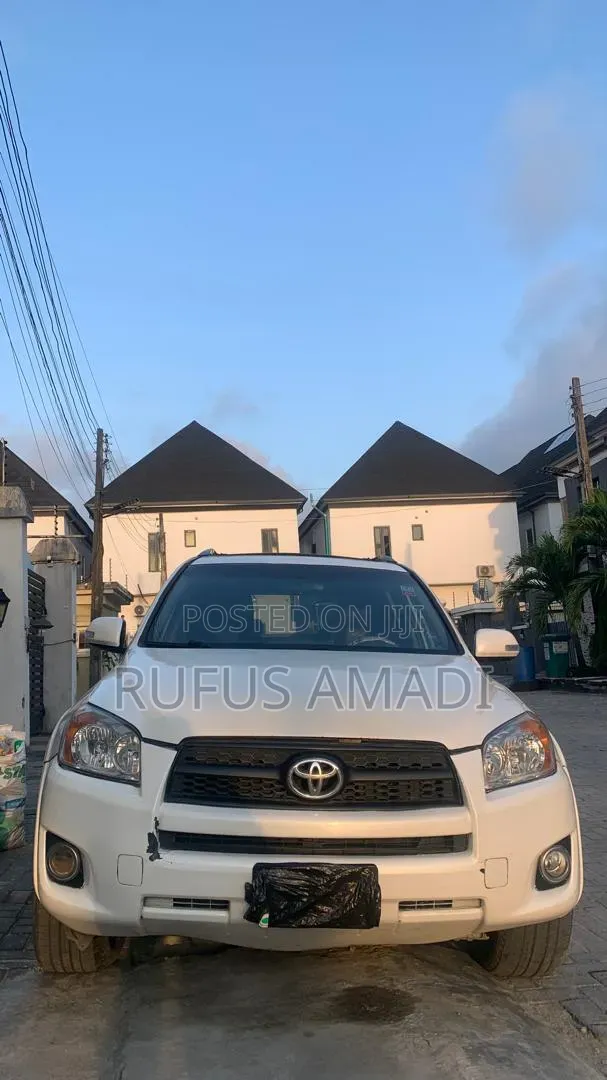 Toyota RAV4 2011 White