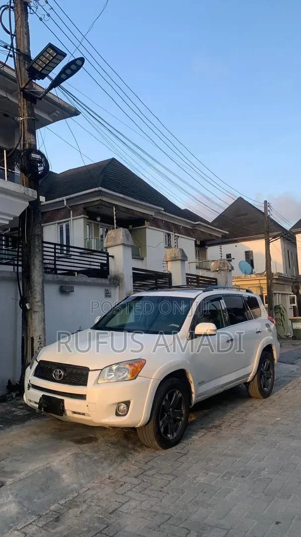 Toyota RAV4 2011 White